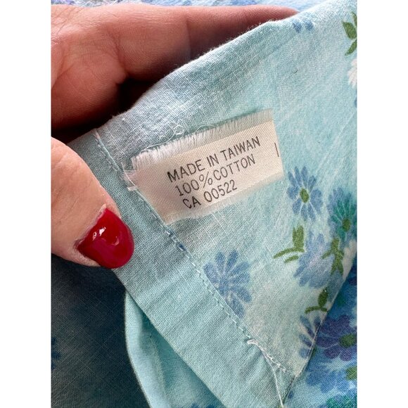 Vintage 1970s flat/top sheet, blue, white green small flowers, twin size bed - Picture 7 of 8